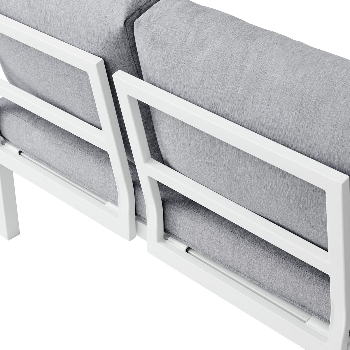 4-Piece Outdoor Chaise Sectional Set with Table D280
