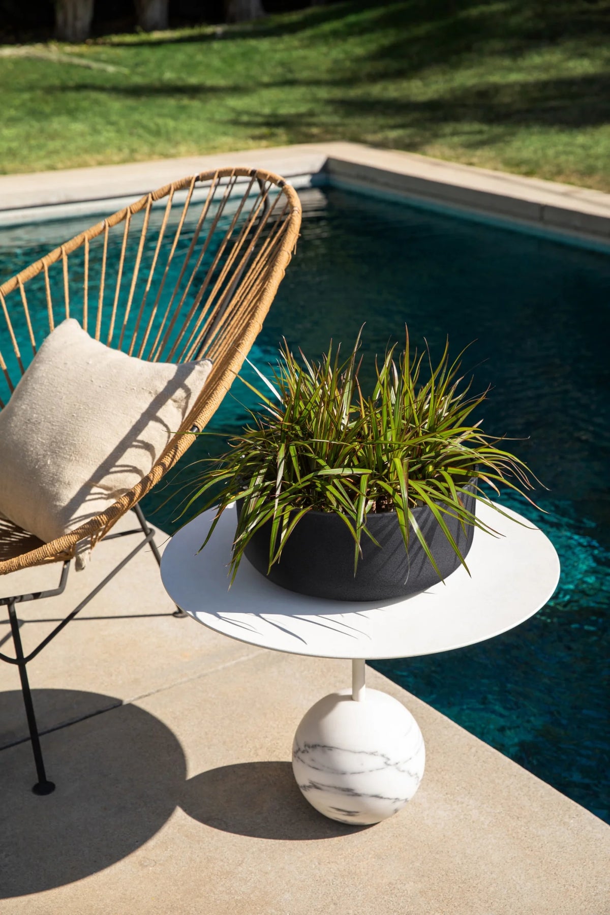Kona Bowl 14" Plastic-Stone Planter 2-Pack Black G30047