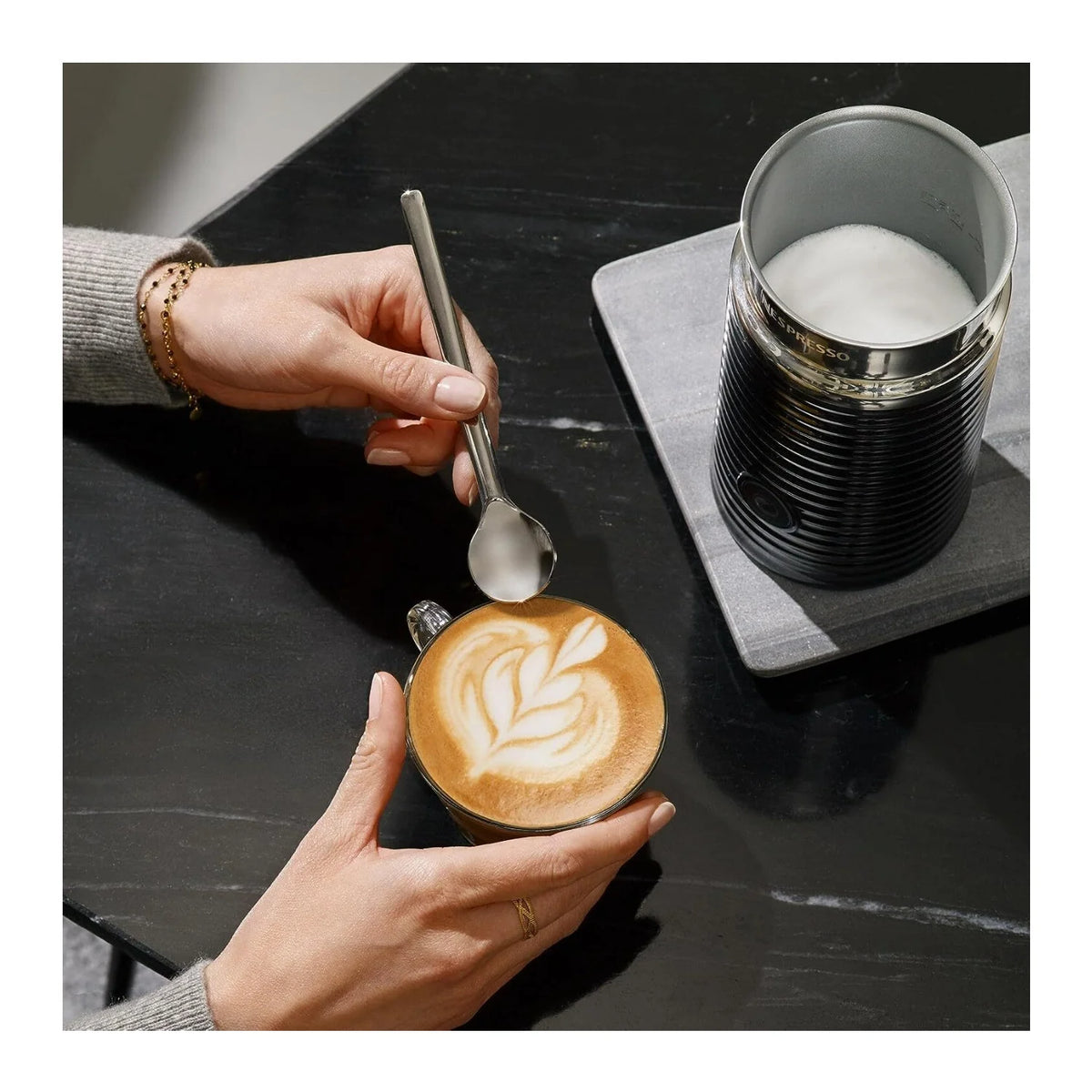 Compact Coffee and Espresso Machine with Milk Frother Z7839